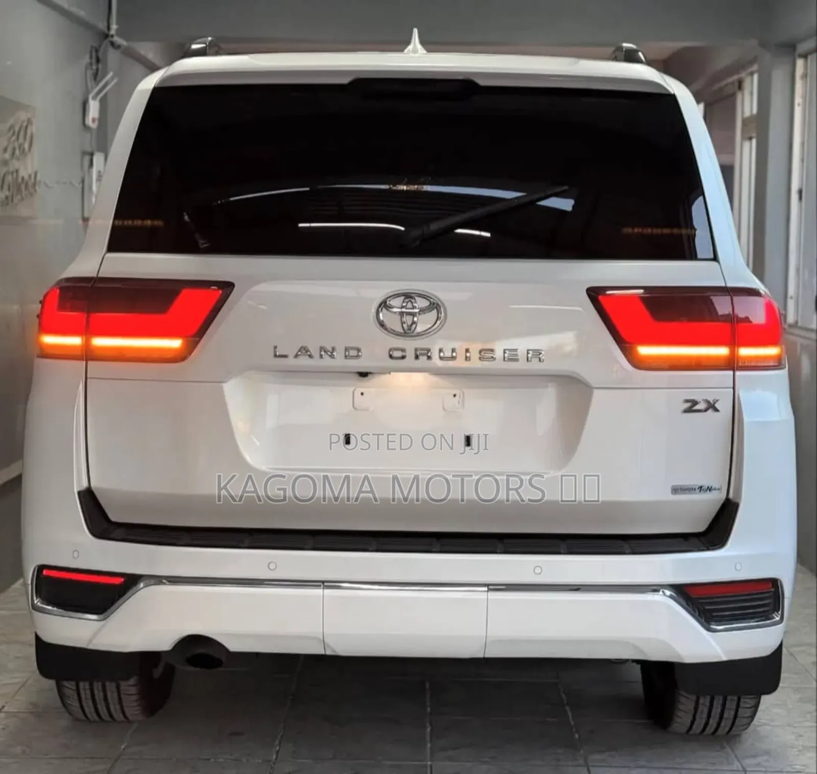Toyota Land Cruiser 2023 White
