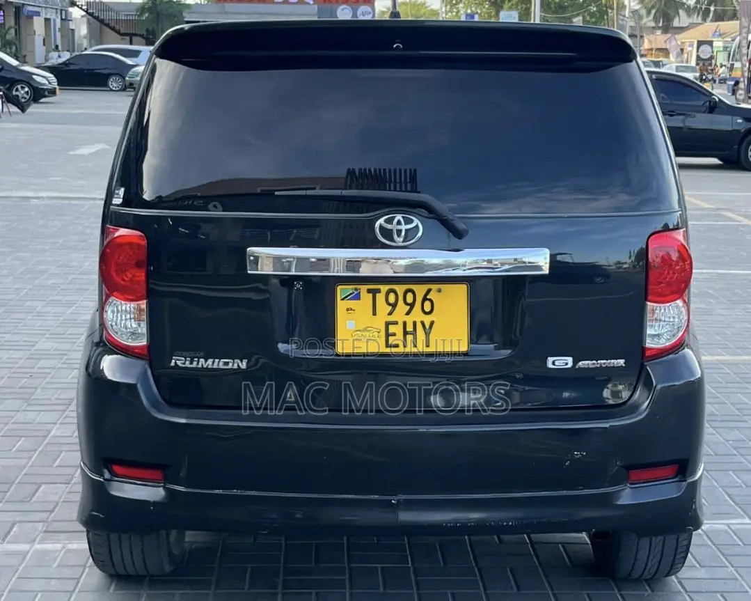 Toyota Corolla Rumion Hatchback 1.5 FWD 2008 Black