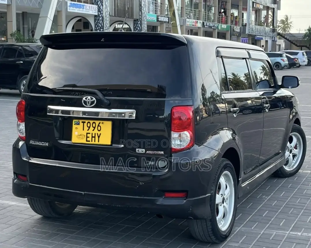 Toyota Corolla Rumion Hatchback 1.5 FWD 2008 Black