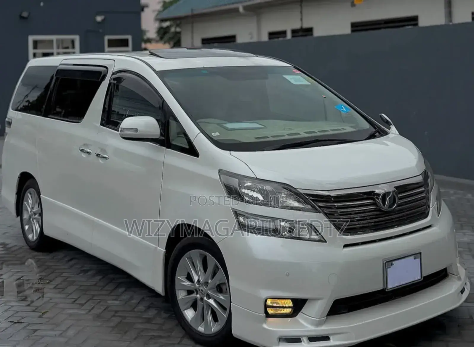 Toyota Vellfire 2009 White