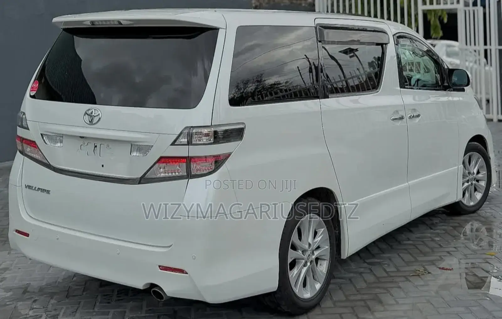 Toyota Vellfire 2009 White
