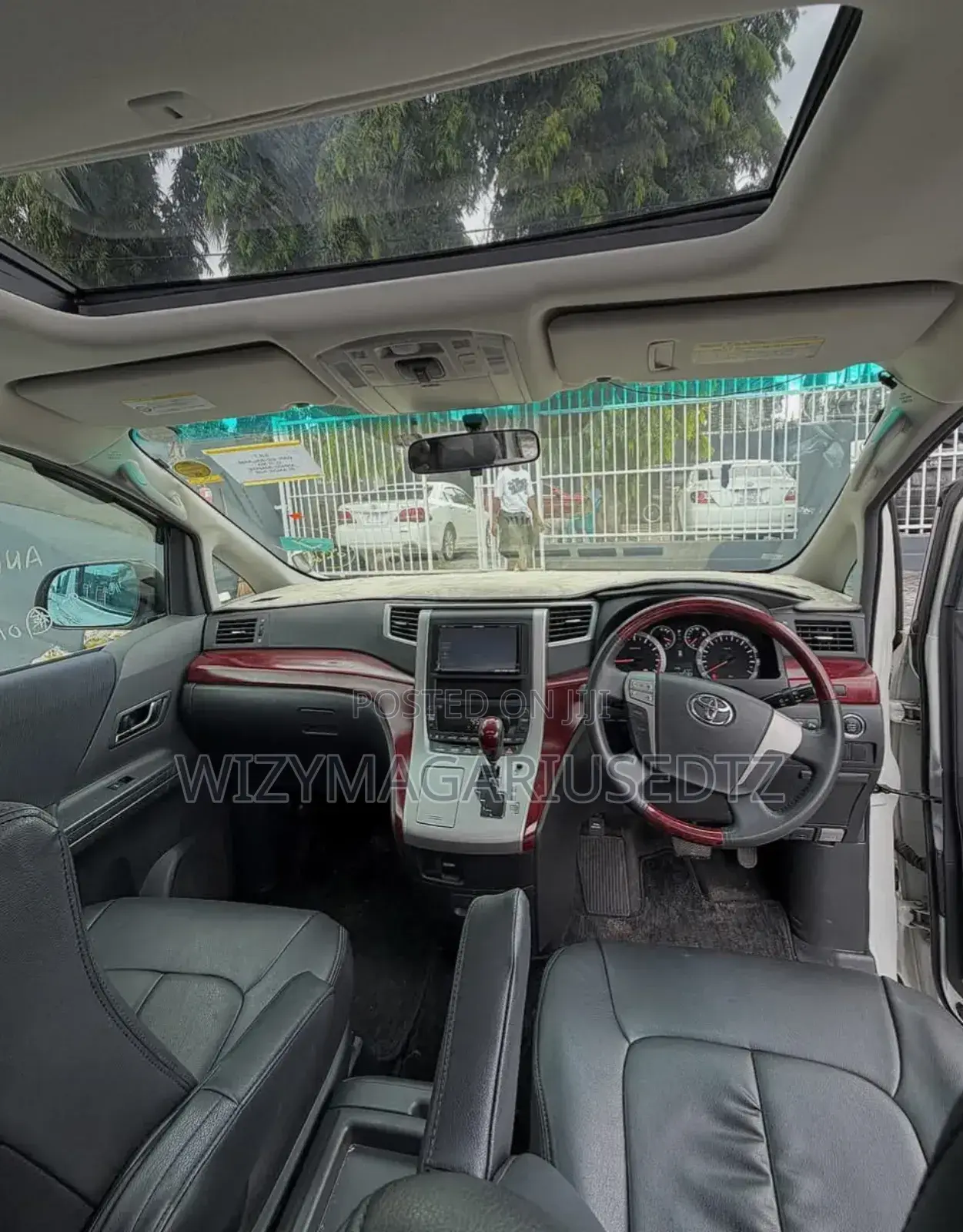 Toyota Vellfire 2009 White