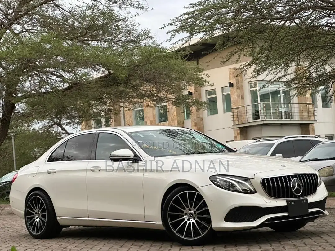 Mercedes-Benz E200 2016 Off white