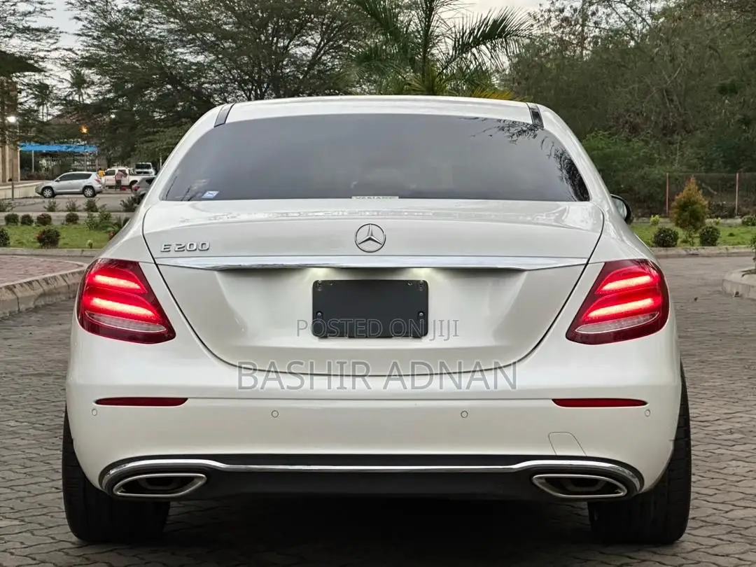 Mercedes-Benz E200 2016 Off white