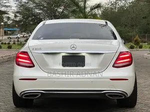 Mercedes-Benz E200 2016 Off white