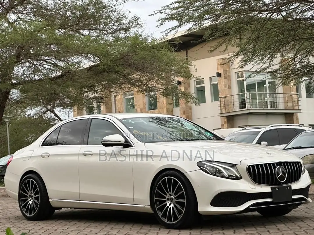 Mercedes-Benz E200 2016 Off white