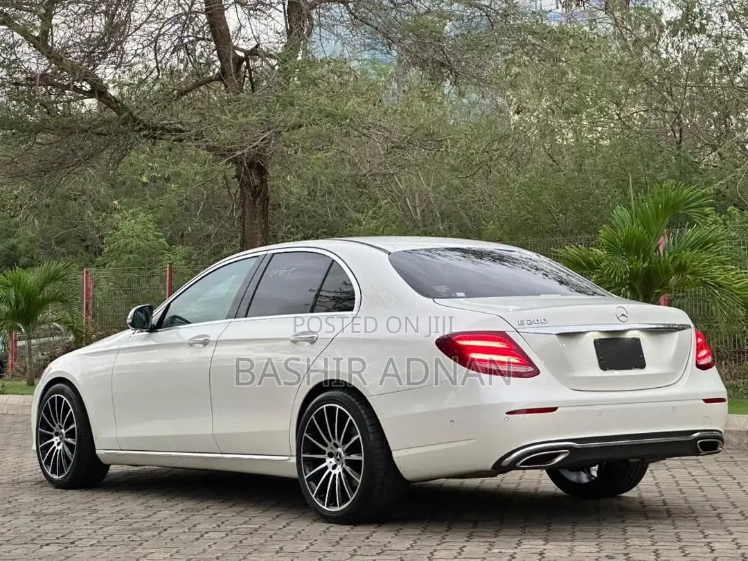 Mercedes-Benz E200 2016 Off white