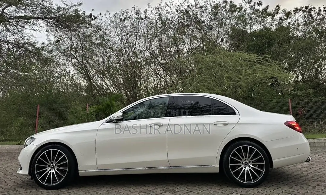 Mercedes-Benz E200 2016 Off white