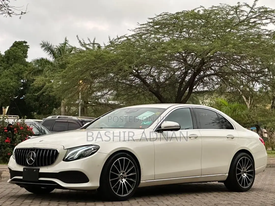 Mercedes-Benz E200 2016 Off white