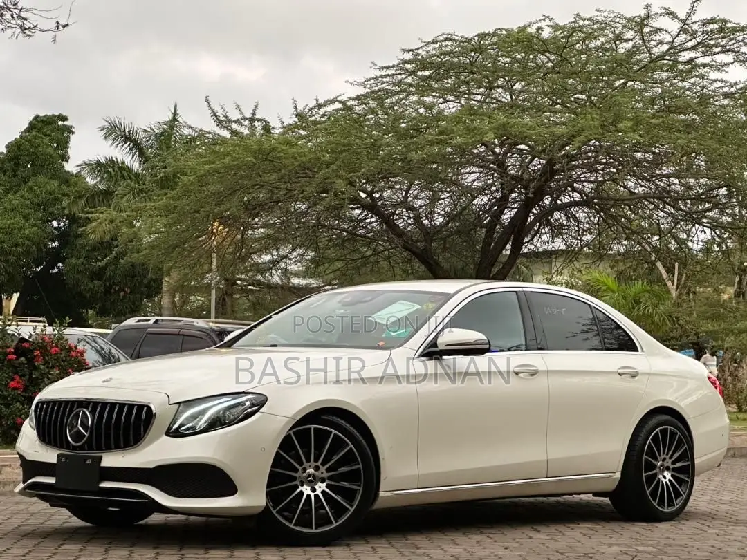 Mercedes-Benz E200 2016 Off white