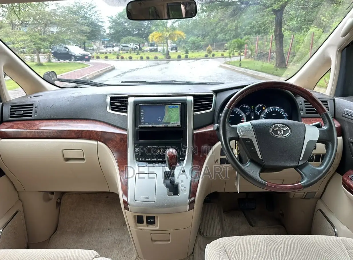 Toyota Vellfire 2008 Maroon