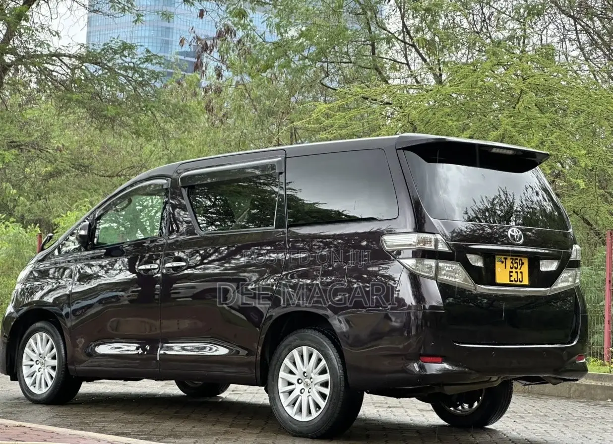 Toyota Vellfire 2008 Maroon