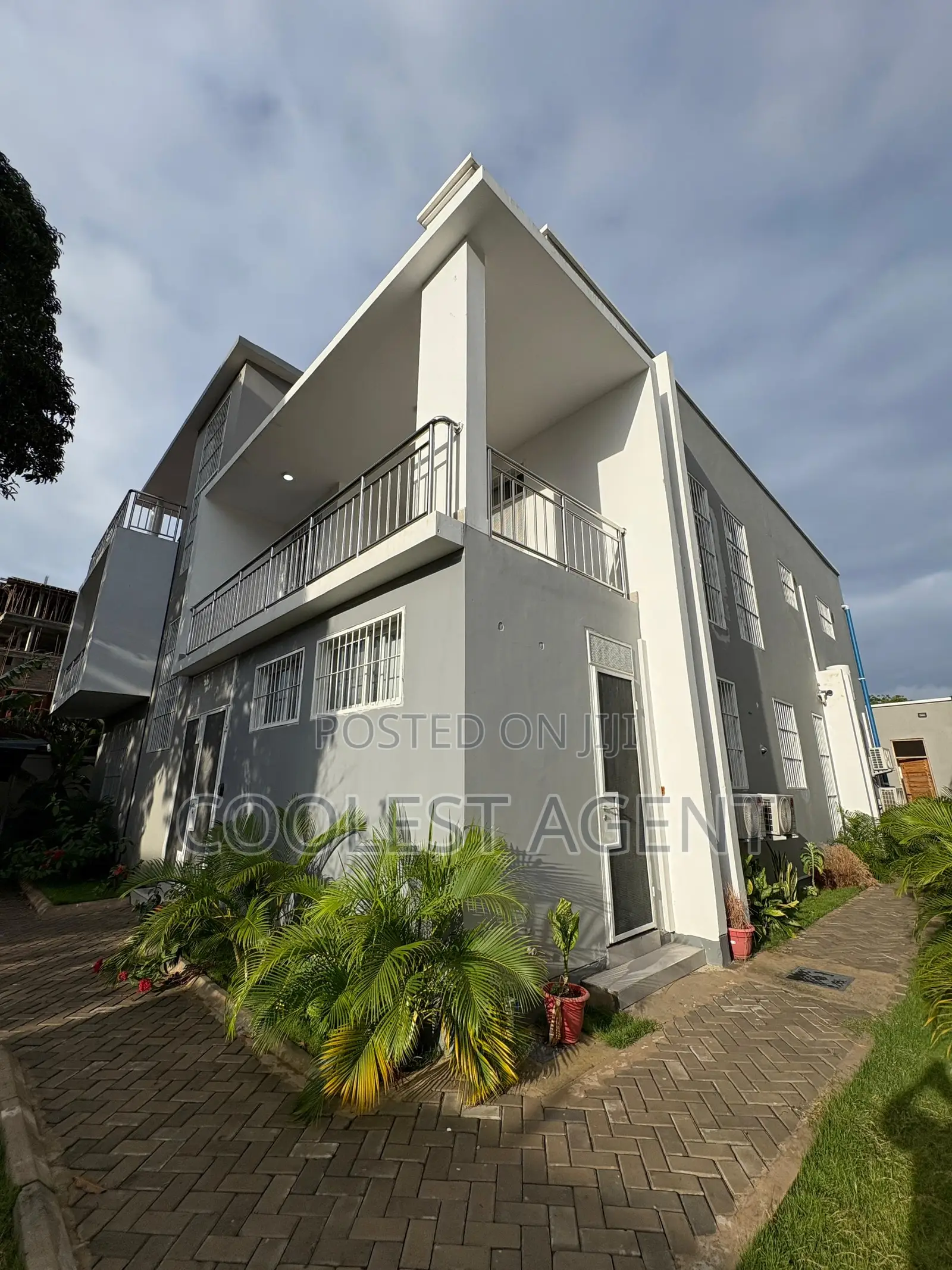 5bdrm Maisonette in Coolest Estate, Masaki for rent
