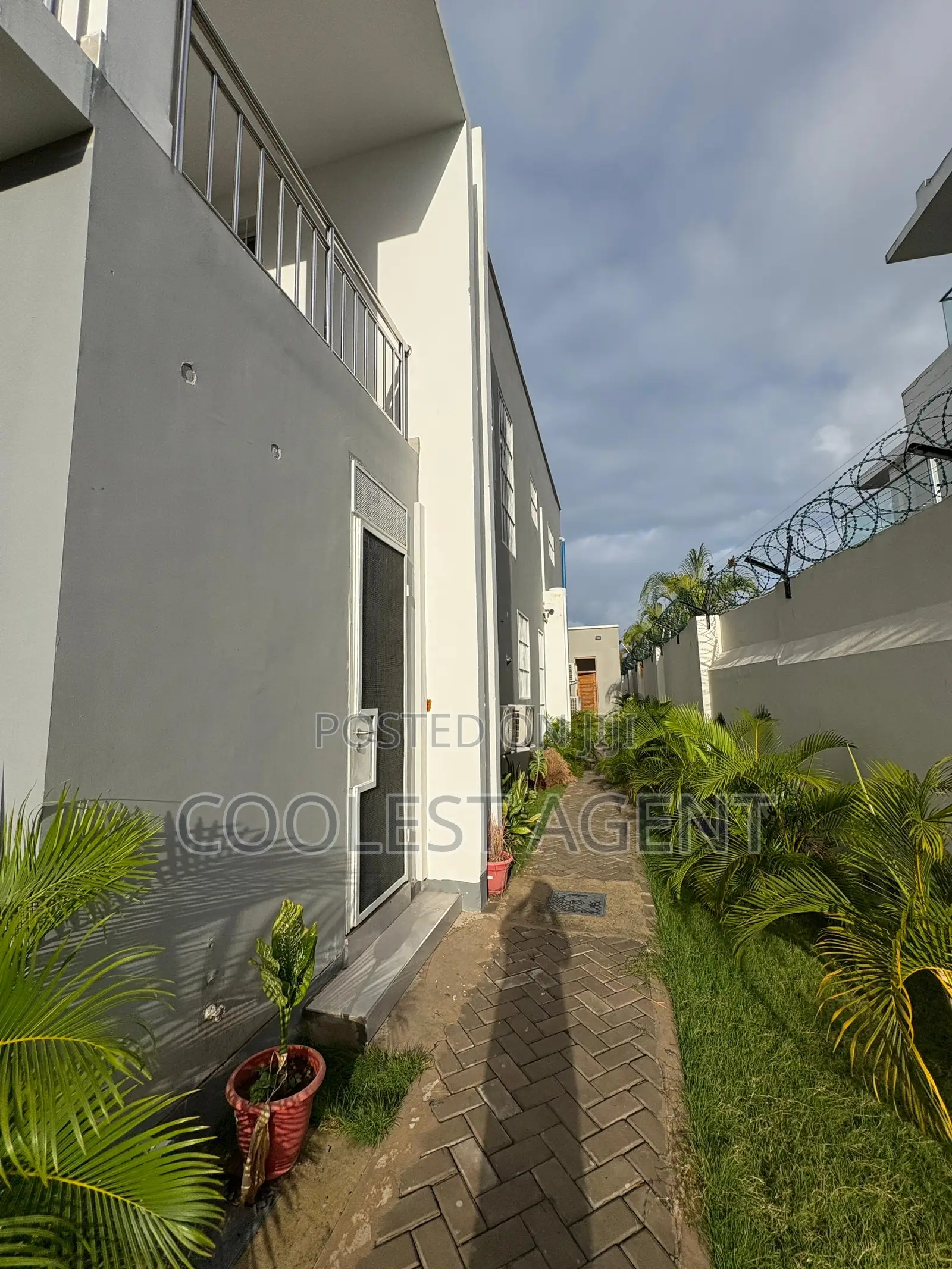 5bdrm Maisonette in Coolest Estate, Masaki for rent