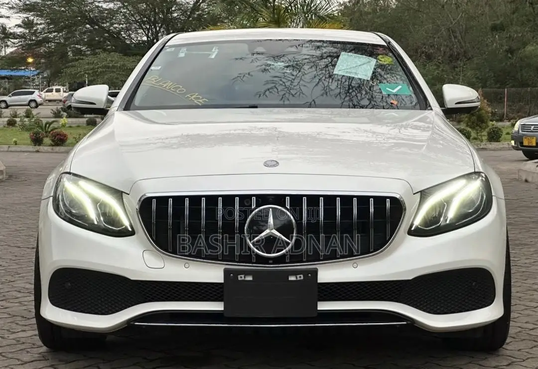 Mercedes-Benz E200 2016 Off white