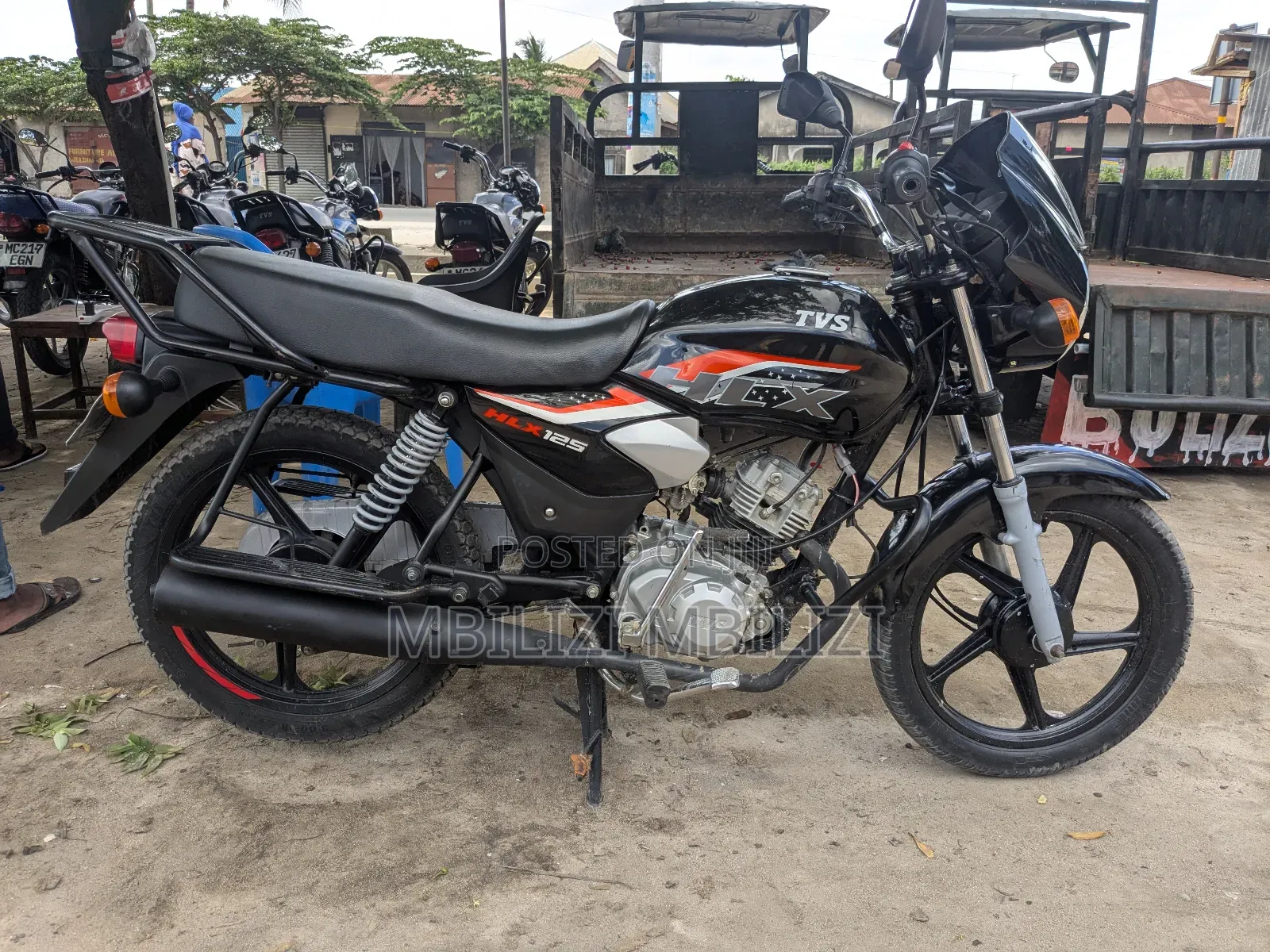 TVS HLX 125 2025 Black
