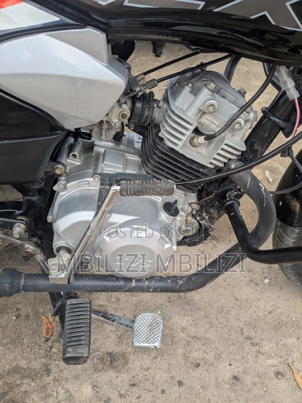 TVS HLX 125 2025 Black