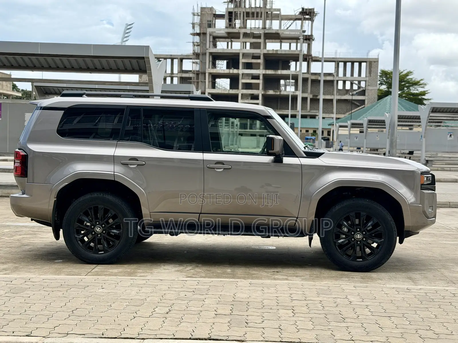 New Toyota Land Cruiser Prado 2.8 2024 Beige