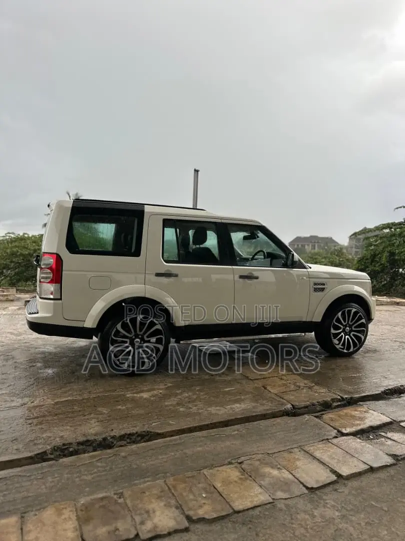 Land Rover Discovery 2011 White
