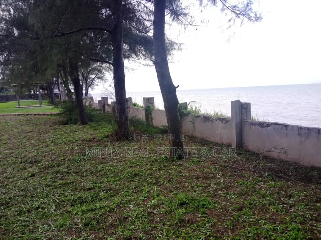 14bdrm House in Kunduchi for sale