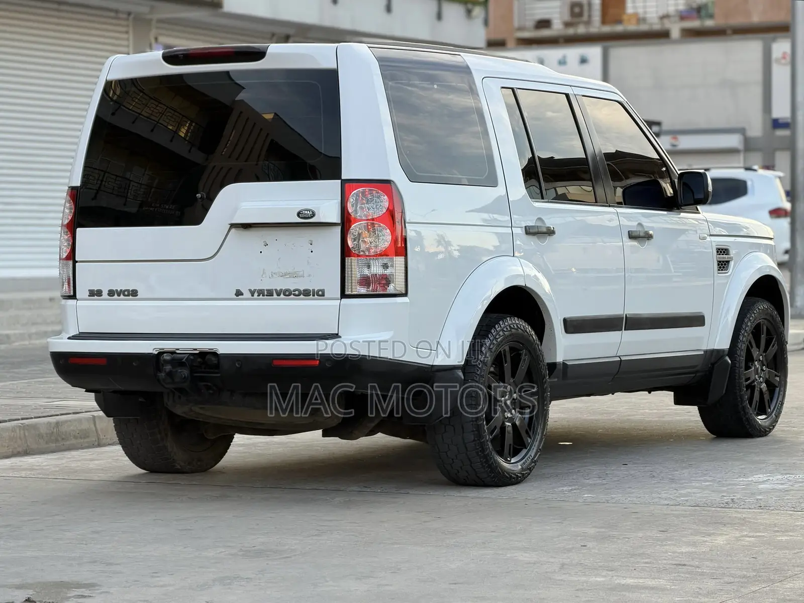 Land Rover Discovery 2011 White