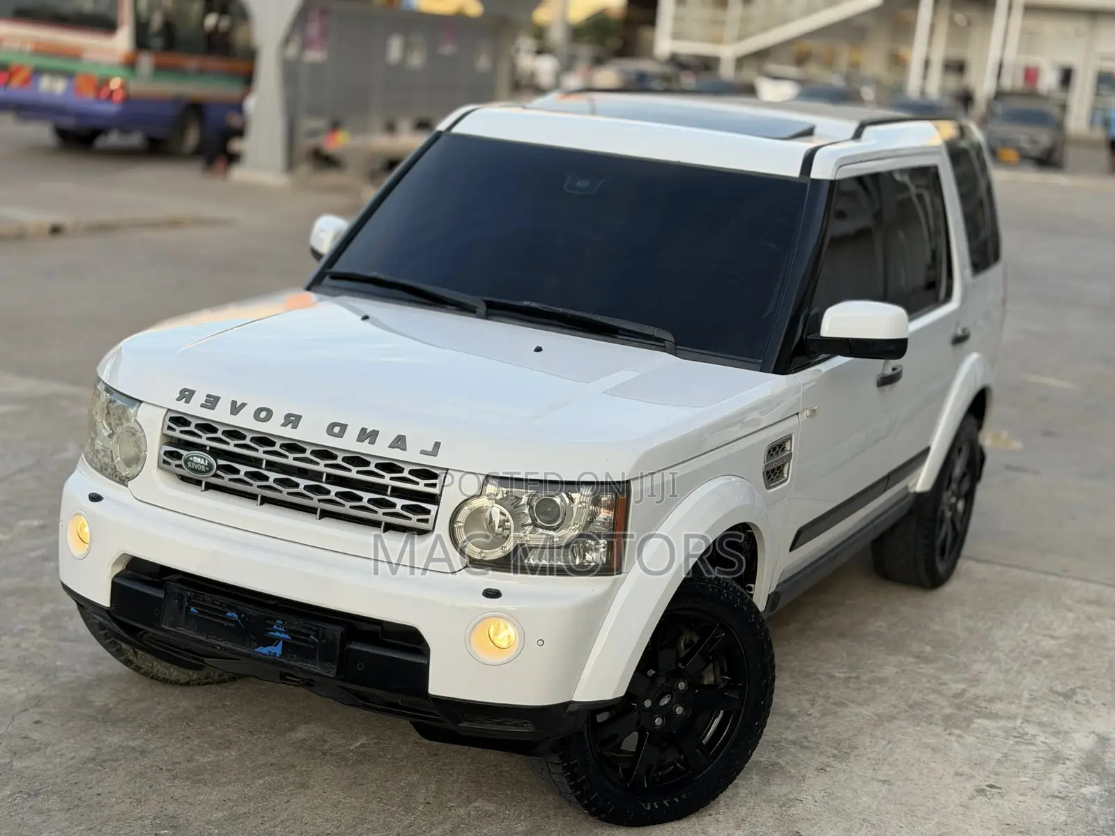 Land Rover Discovery 2011 White