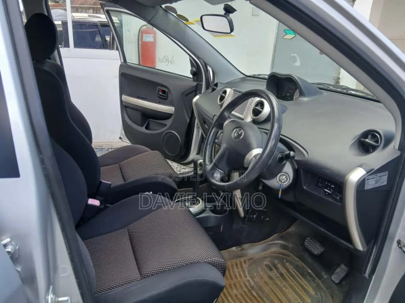 Toyota IST 2003 Silver