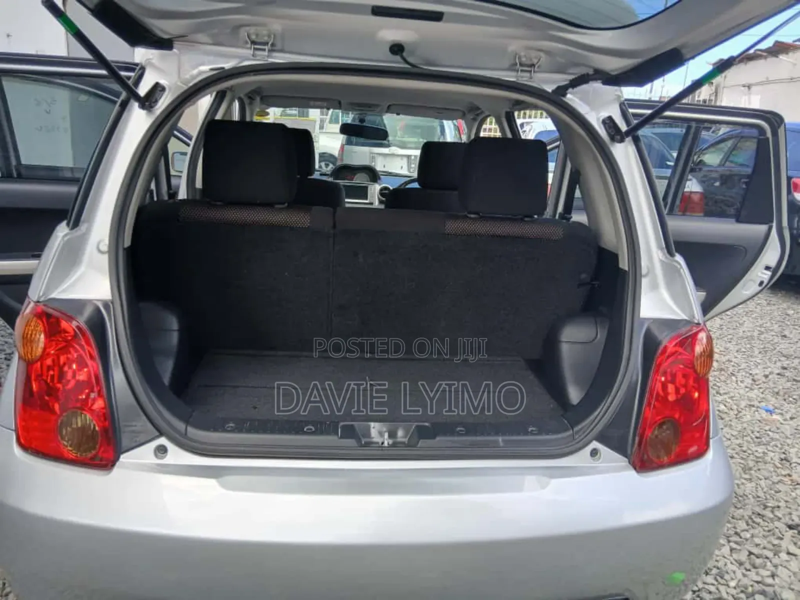 Toyota IST 2003 Silver