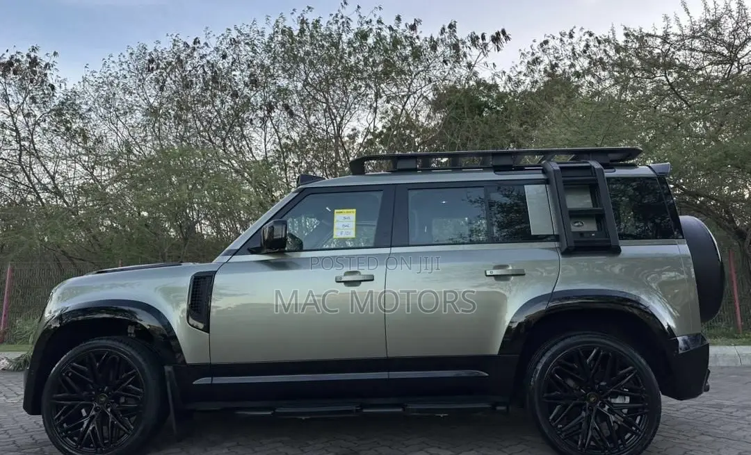 Land Rover Defender 2022 Green
