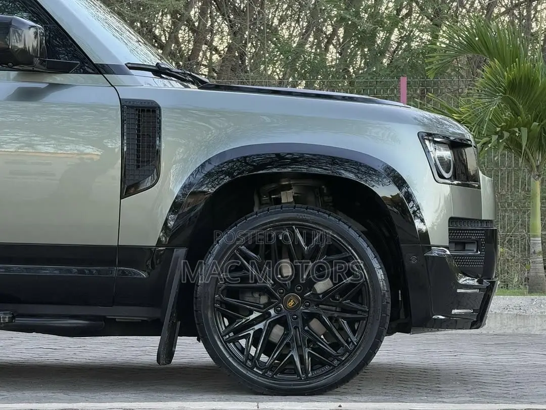 Land Rover Defender 2022 Green