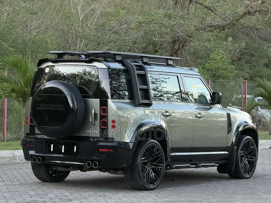 Land Rover Defender 2022 Green