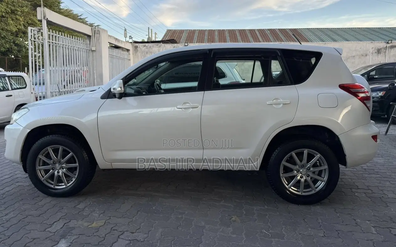 Toyota RAV4 2010 White