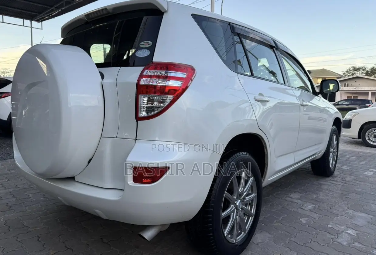 Toyota RAV4 2010 White