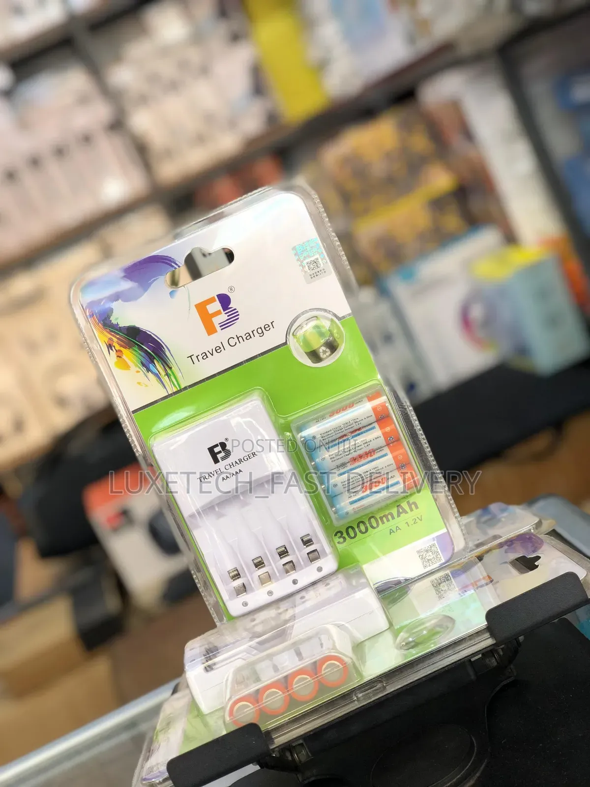 Travel Charger for Batteries/Rechargeable Battery Charger With Battery