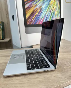 Laptop Apple MacBook Pro 2018 16GB Intel Core i7 SSD 256GB
