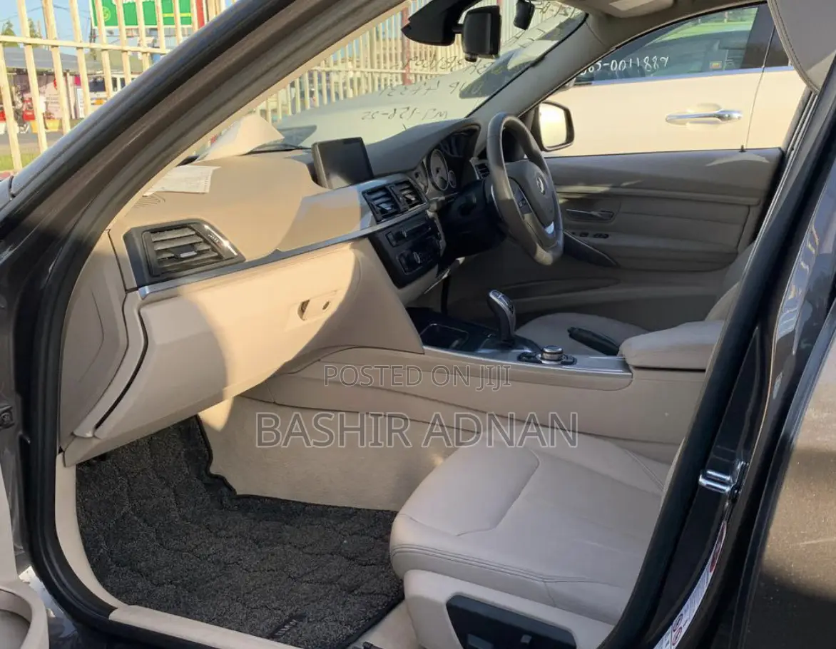 BMW 3 Series 320i RWD 2013 Gray