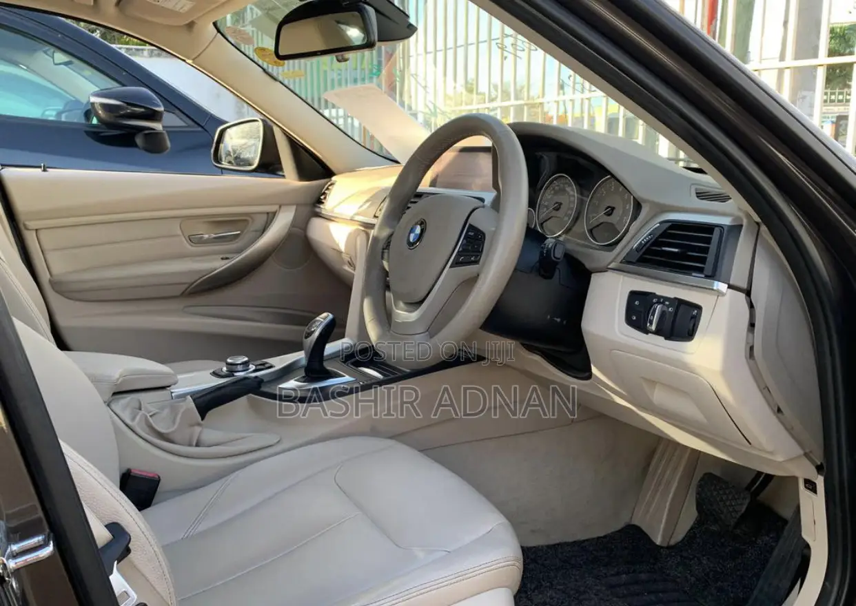 BMW 3 Series 320i RWD 2013 Gray