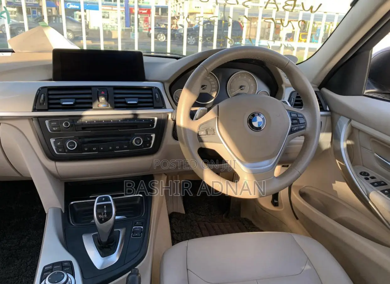BMW 3 Series 320i RWD 2013 Gray