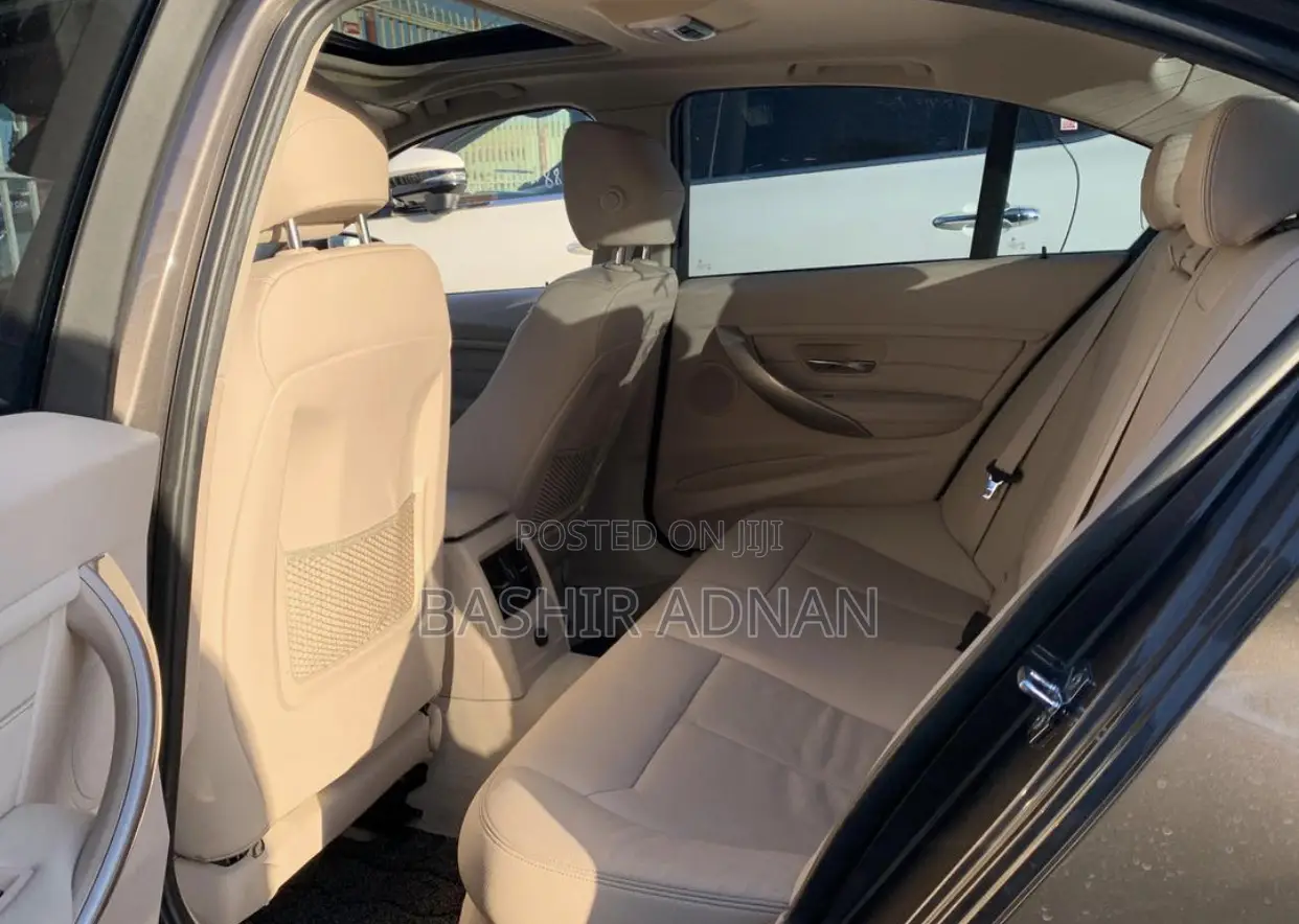 BMW 3 Series 320i RWD 2013 Gray