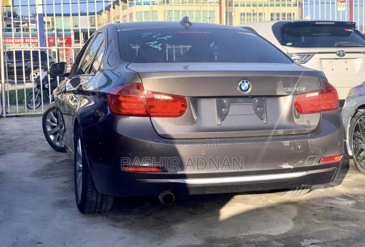 BMW 3 Series 320i RWD 2013 Gray