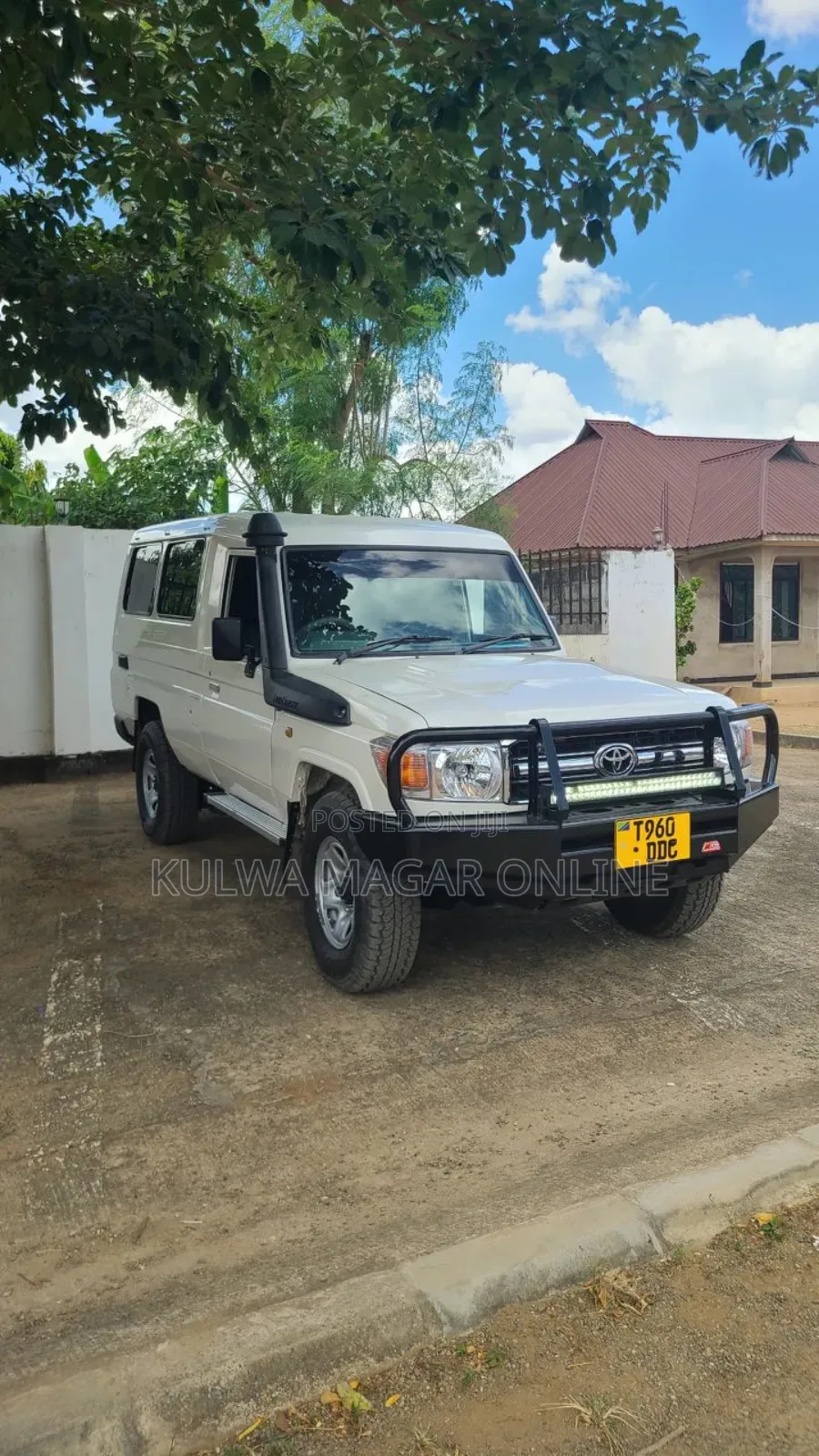Toyota Land Cruiser 2001 White