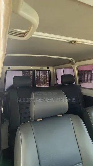 Toyota Land Cruiser 2001 White