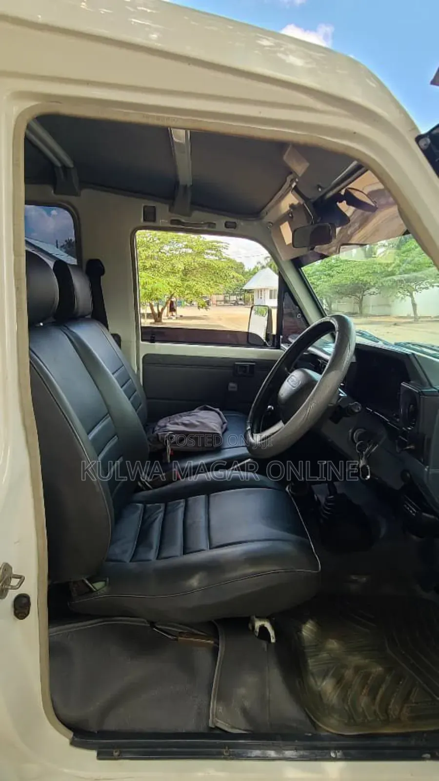 Toyota Land Cruiser 2001 White