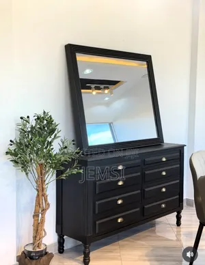 Dressing Table Ya Kishuaa