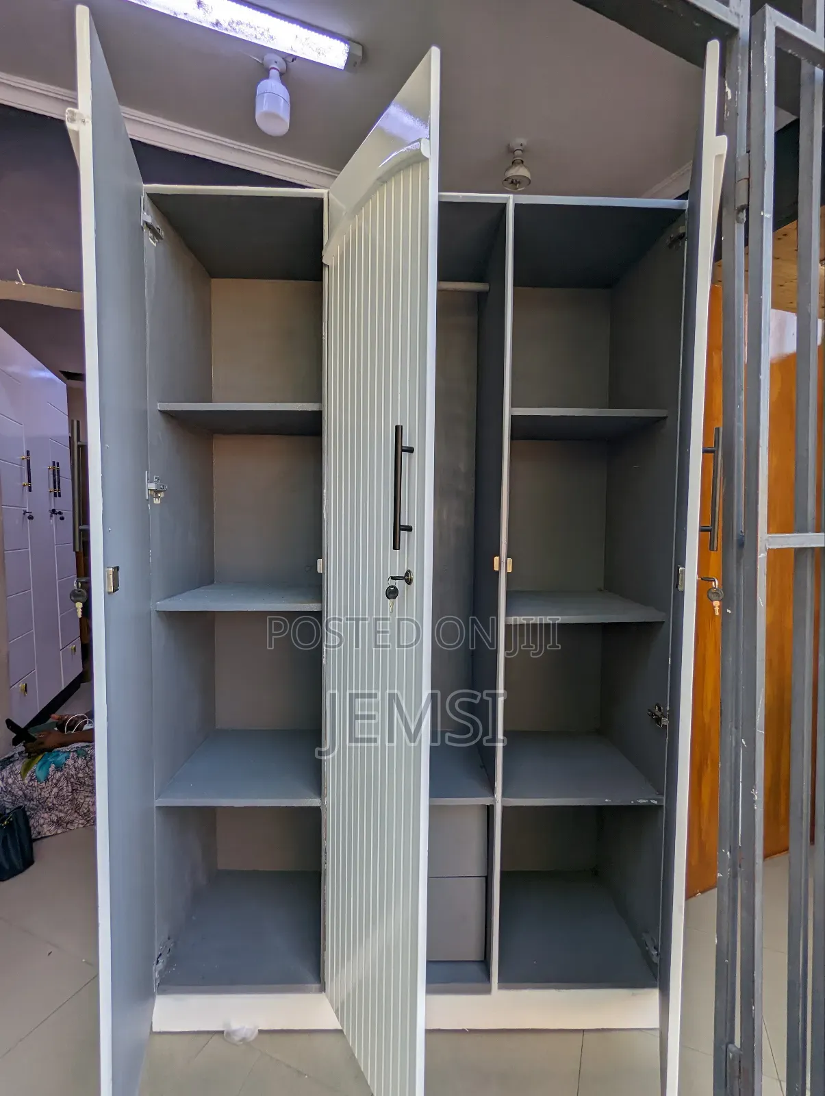 New Fashion Wardrobe Triple Doors