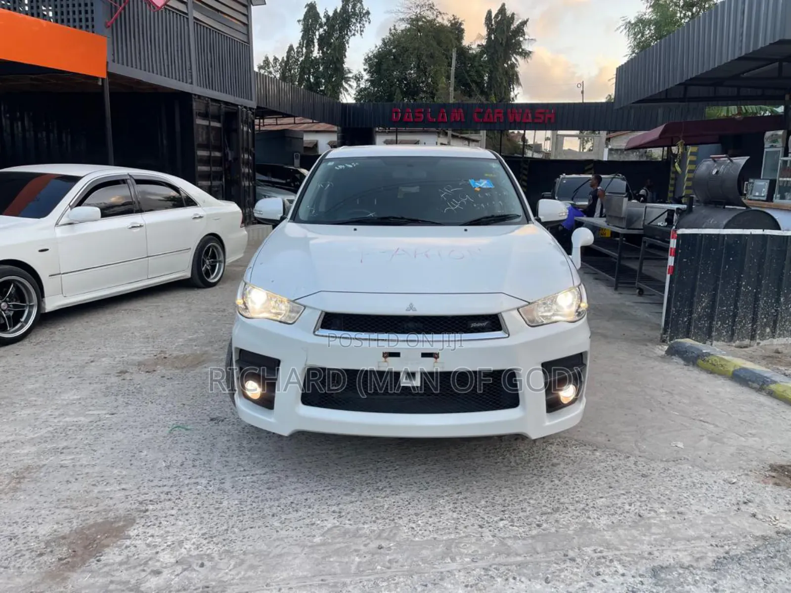 Mitsubishi Outlander 2011 White