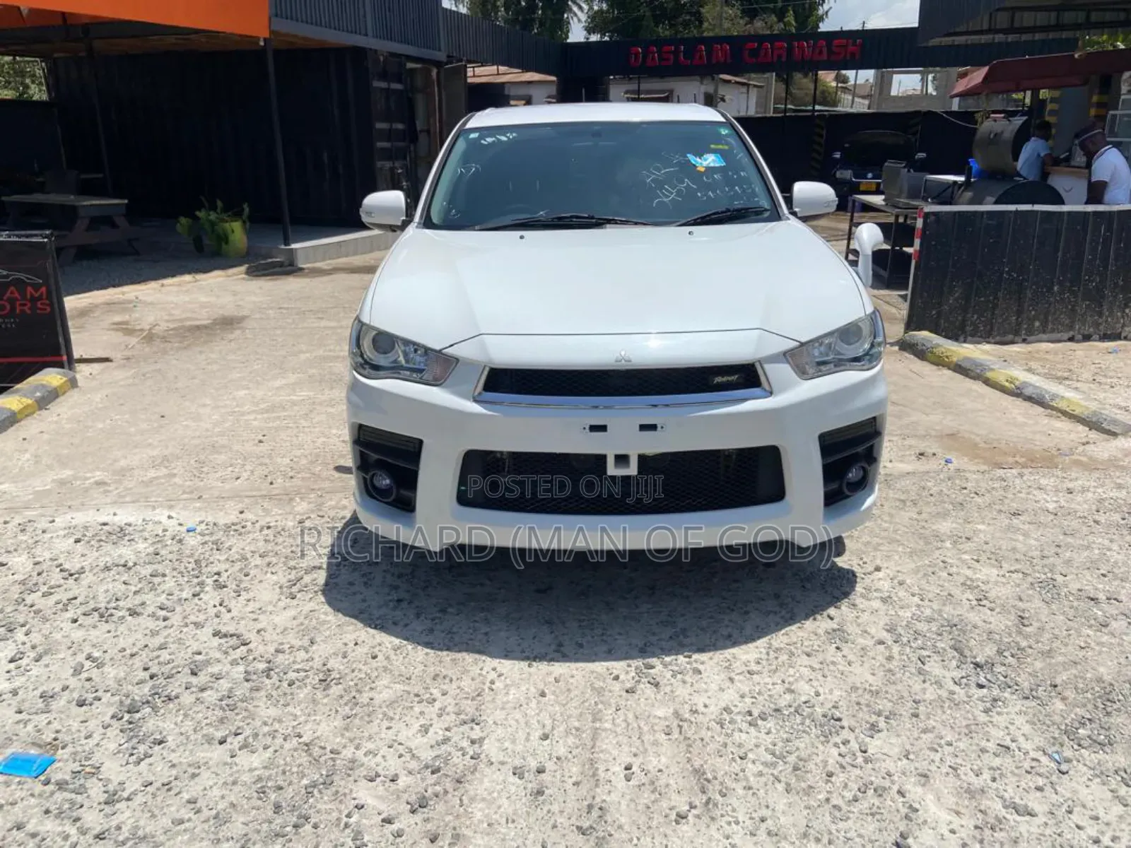 Mitsubishi Outlander 2011 White