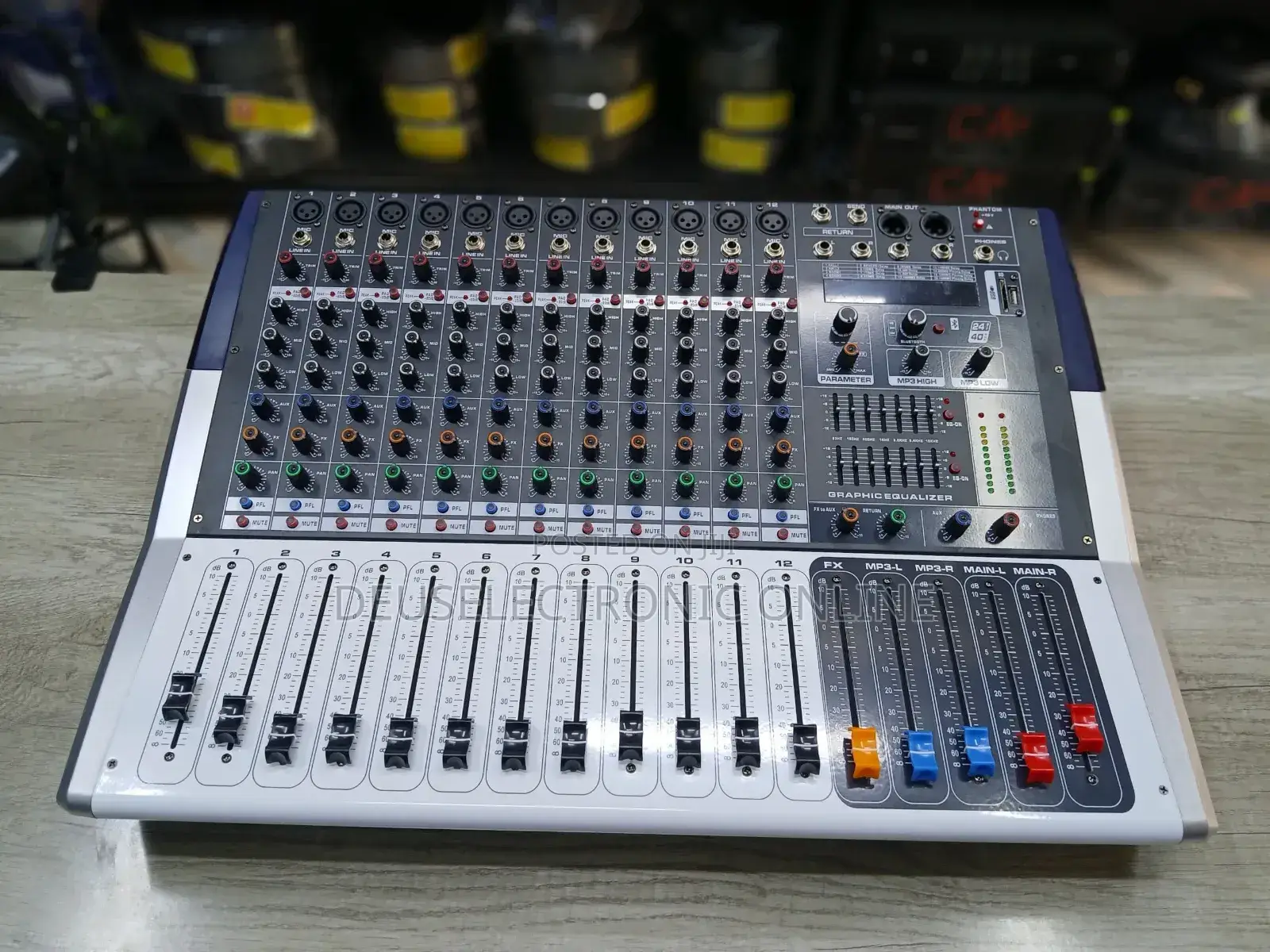 Powered Mixer Yamaha Kv 120
12 Channels