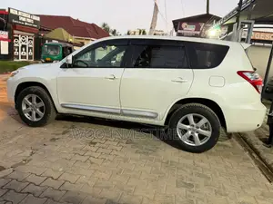 Toyota Vanguard 2009 White