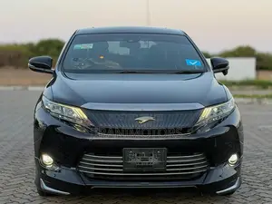 Toyota Harrier 2.0 2015 Black